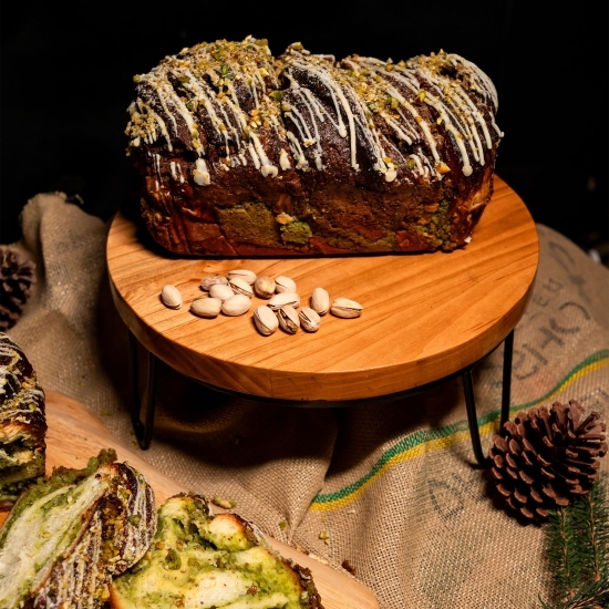 Babka cu fistic, ciocolată albă și limoncello 1.2kg