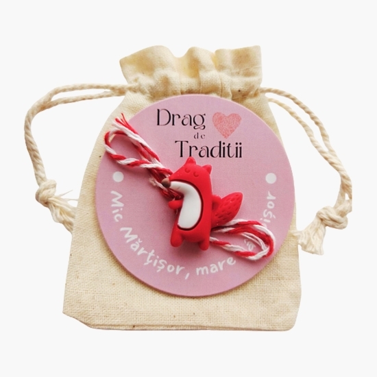 Mărțișor broșă Vulpiță Visătoare, din rășină